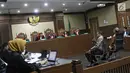 Suasana sidang kasus korupsi E-KTP Irvanto Hendra Pambudi Cahyo dan Made Oka Masagung menjalani sidang lanjutan di Pengadilan Tipikor, Jakarta, Selasa (23/10). (Liputan6.com/Herman Zakharia)