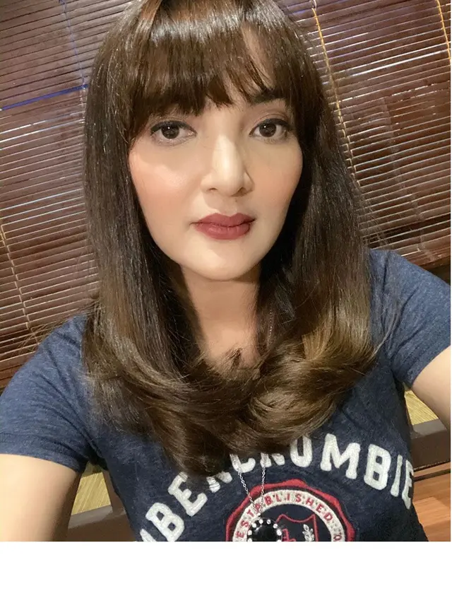7 Penampilan Baru Ashanty, Ubah Gaya Rambut Jadi Berponi Depan