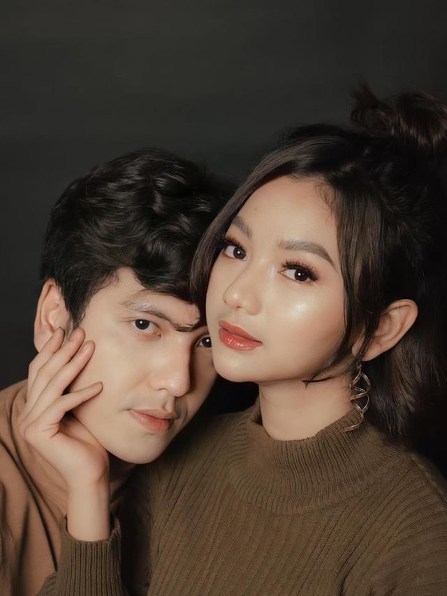 Gaya Pemotretan Glenca Chysara dan Rendi Jhon, Didoakan Berjodoh. (Sumber: Instagram/glencachysaraofficial dan Instagram/rendijhonpratama)