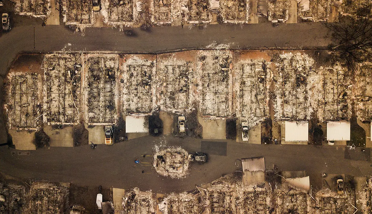 Permukiman rata dengan tanah usai kebakaran melanda Kota Paradise, California, AS, Kamis (15/11). Kebakaran ini merupakan yang terparah dalam sejarah California. (AP Photo/Noah Berger)