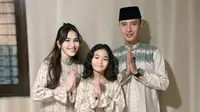 Beredar isu Ayu Ting Ting dan Muhammad Fardhana bakal nikah November 2024. Ayah Rozak mengucap insyaallah seraya berharap tahun ini punya mantu. (Foto: Dok. Instagram @ayutingting92)