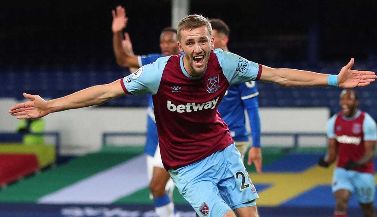 Tomas Soucek - Rekan Coufal di West Ham United ini dipercaya mengisi lini tengah Timnas Republik Ceko pada gelaran Euro 2020. Ia merupakan salah satu kartu as The Hammers pada musim lalu untuk bersaing di Liga Inggris.