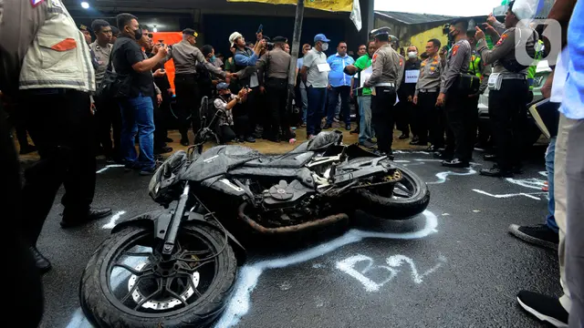 rekontruksi kecelakaan motor mahasiswa UI