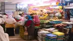 Pergi jauh ke Arab Saudi membuat jemaah calon haji rindu akan masakan Tanah Air. Jangan khawatir, karena toko Indonesia menjamur di Arab.