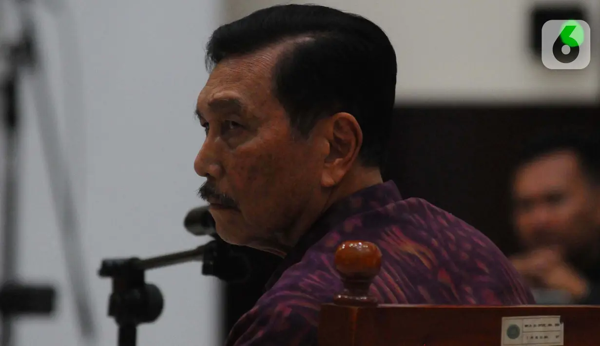 Majelis Hakim PN Jakarta Timur menunda sidang karena saksi pelapor, Luhut Binsar Pandjaitan, tidak bisa menghadiri persidangan lanataran berada di luar negeri. (merdeka.com/Imam Buhori)