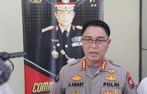 Kabid Humas Polda Jawa Timur, Kombes Pol Jules Abraham Abast (Dian Kurniawan/Liputan6.com)