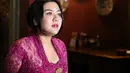 Vicky Shu tak lama lagi akan resmi menjadi seorang istri dari pria bernama Ade Imam. Tepat di tanggal 23 September 2017 mendatang, jika tak ada aral pernikahan tersebut akan dihelat. (Adrian Putra/Bintang.com)