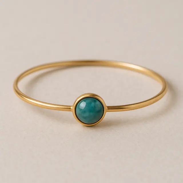 Model Gelang Bangle Tipis dengan Batu Permata di Tengah Tren Terbaru 2025 (Image by ChatGPT)