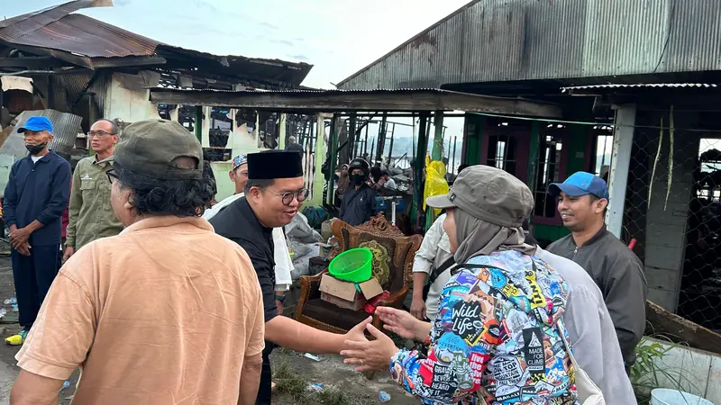 Rendi Solihin Salurkan Bantuan dan Beri Dukungan Moril Korban Kebakaran di Pal 05 Tenggarong 