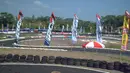 Sirkuit Bukit Peusar di Tasikmalaya, Jawa Barat menjadi trek favorit warga Tasik dan sekitarnya untuk menggelar kejuaraan-kejuaraan balap. Balap road race menjadi yang populer diselenggarakan di sirkuit ini. Panjang lintasannya mencapai 1,2 km dengan lebar trek 8 meter. Karena terletik di perbukitan, trek lurus di sirkuit ini memiliki kontur yang sedikit menanjak. (Source: fatonikhotim.wordpress.com)
