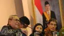 Ketua Komisi II DPR RI Rambe Kamarul Zaman (kiri) memberi materi Bimbingan Teknis Kampanye Pemilihan Tahun 2017 di Gedung KPU, Jakarta, Selasa (11/10). 68 peserta dari seluruh KPUD se Indonesia hadir. (Liputan6.com/Helmi Fithriansyah)