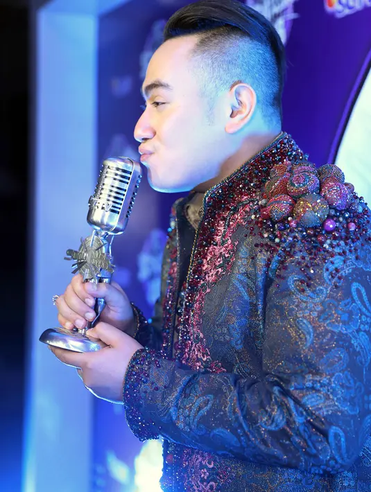 Untuk kategori Penyanyi Dangdut Pria Paling Ngetop dimenangkan oleh Nassar. Ia bersaing bersama Agung Hercules, Beniqno, Nurbayan dan Ridho Rhoma. (Nurwahyunan/Bintang.com)