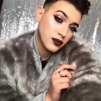 Manny Gutierrez. (via: Instagram/@mannymua733)