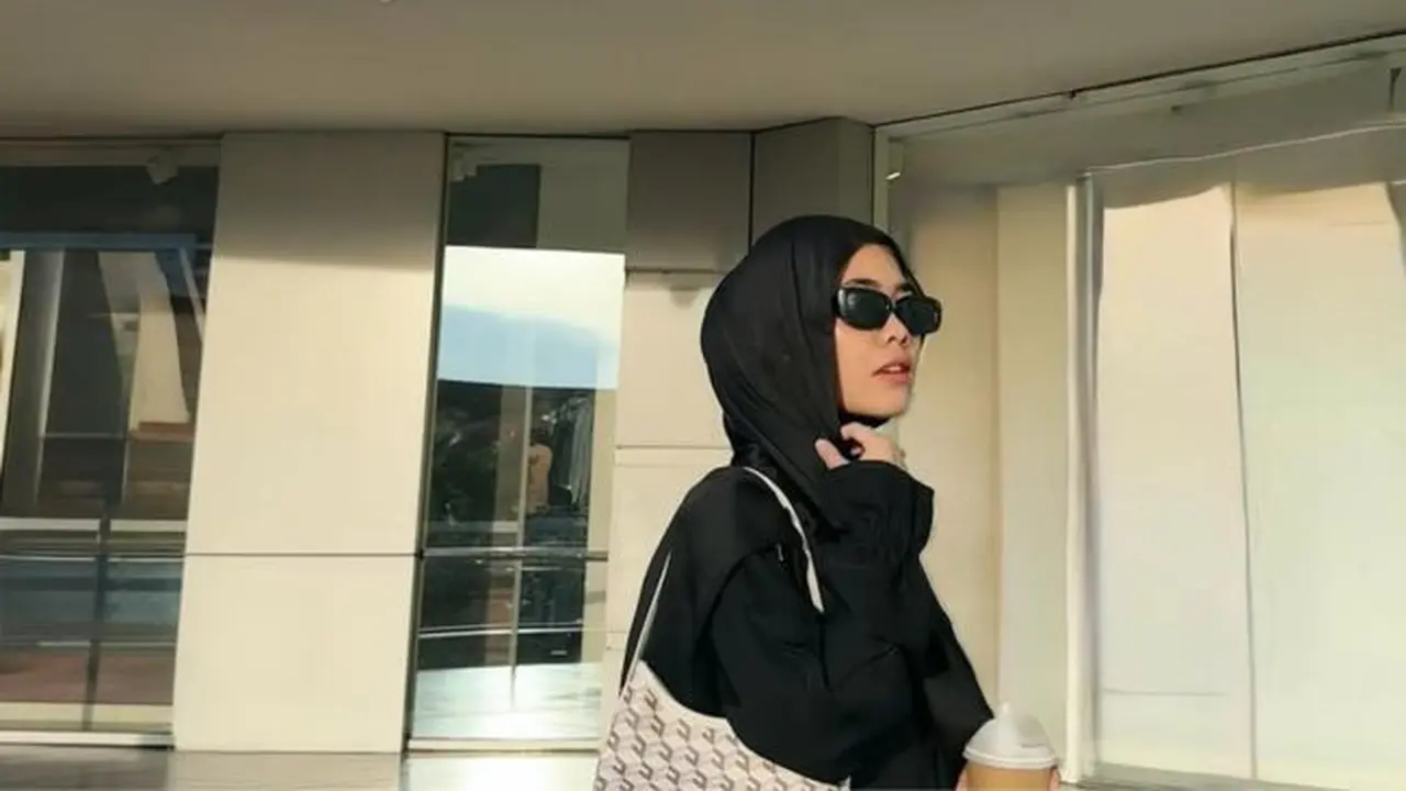 Potret Terbaru Alifa Lubis Berhijab (credit: instagram/alifalubis)