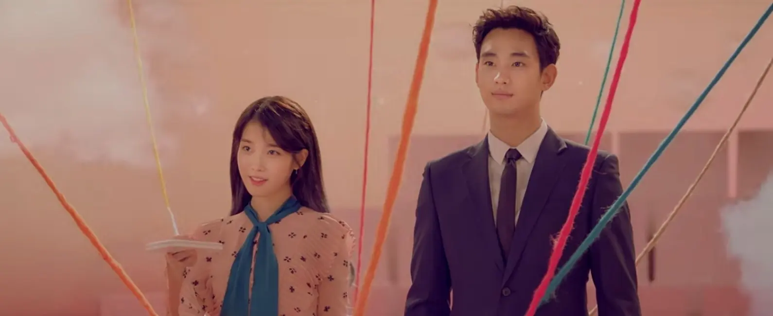 IU dan Kim Soo Hyun (via YouTube/1theK)
