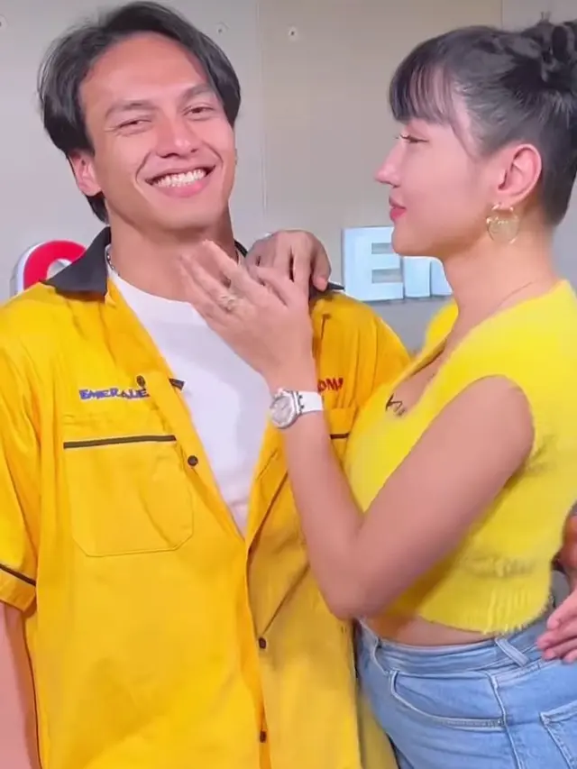 [Fimela] Netizen Sebut Ini Muhrim, Begini 6 Potret Mesra Lucinta Luna dan Jefri Nichol