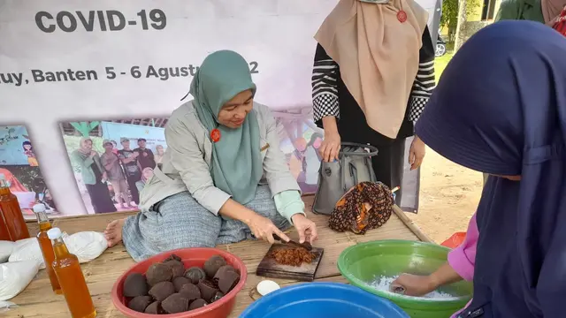 Tim dosen dan mahasiswa UPN Veteran Jakarta melaksanakan pengabdian masyarakat di Desa Lebak Parahyangan, Baduy, Banten.
