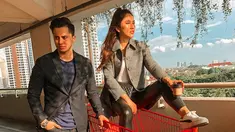Beberapa selebriti memang ada yang jarang mengekspos kemesraanya dengan suami. Meski begitu, sesekali keduanya pun unggah momen mesra bersama dalam media sosialnya. Seperti halnya Louise Anastasya dan suaminya. (Liputan6.com/IG/@louiseans)