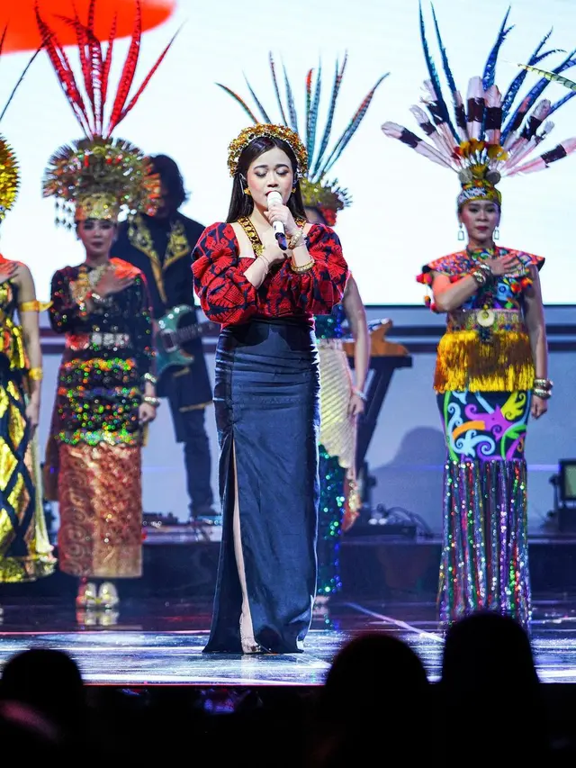 Manis dengan Busana Tradisional