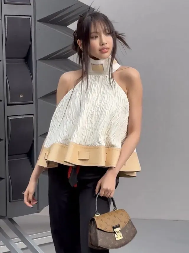 Hyein NewJeans Hadir di Louis Vuitton Paris Fashion Week, credit:  Twitter @Newjeansglobal