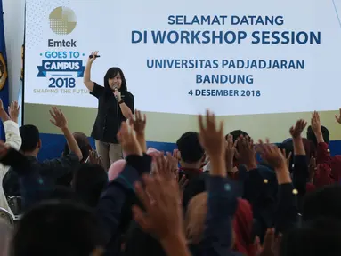 Suasana Workshop Session Emtek Goes to Campus 2018 di Gedung 2 Universitas Padjajdaran, Bandung, Selasa (4/12). Sesi workshop dikuti ratusan peserta dan diisi sejumlah materi termasuk jurnalistik media on line. (Liputan6.com/Helmi Fithriansyah)