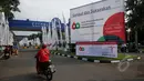 Jelang Pembukaan Konfrensi Asia Afrika di Jakarta, umbul-umbul dan baliho terpampang di sepanjang jalan kawasan Senayan, Jakarta, Jumat (17/4/2015). Pemprov DKI Jakarta mengaku sudah siap 95 persen untuk menggelar KAA. (Liputan6.com/Johan Tallo)
