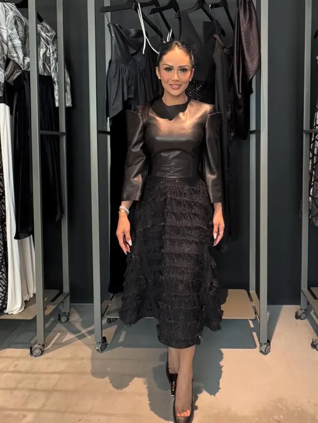 Krisdayanti saat Konser Tunggal Yuni Shara. [@krisdayantilemos]