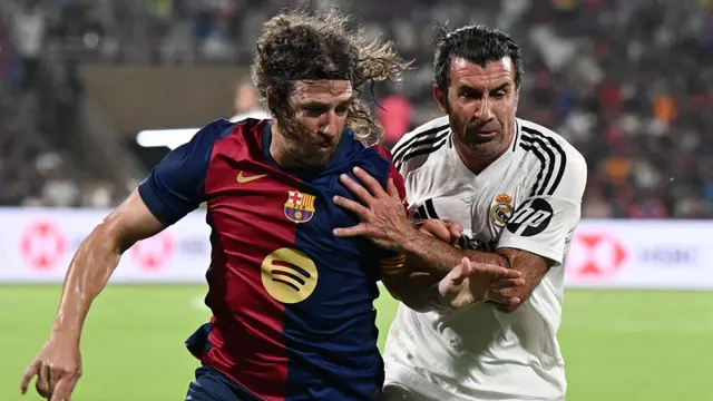  Pelatih Timnas Indonesia, Patrick Kluivert Semarakkan Laga El Clasico antara Legenda Barcelona Melawan Real Madrid