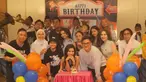 Potret keseruan ulang tahun Adzwa Aurell. Foto tersebut diunggah oleh Adzwa pada 29 September 2024 di laman Instagramnya. Perayaannya sederhana, namun kebersamaannya berharga dan tak terlupakan. Para pemain Mermaid in Love memang sering saling merayakan setiap momen penting, mulai dari perayaan ulang tahun sampai momen pernikahan. (Liputan6.com/IG/@iniadzwaaurell)