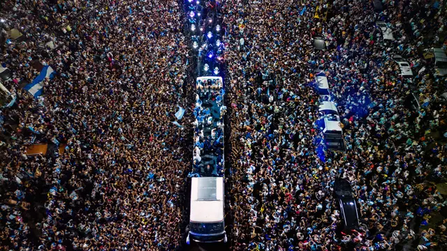 Foto: Melihat Lautan Manusia saat Timnas Argentina Gelar Parade Juara Piala Dunia