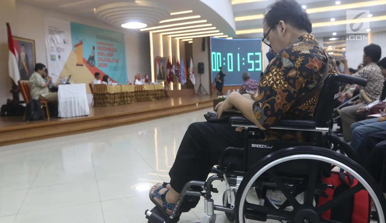 Komunitas Disabilitas mengikuti debat tim sukses Capres/Cawapres di Jakarta, Kamis (28/2). Debat diselenggarakan Pokja Implementasi UU Penyandang Disabilitas, bertema Membangun Indonesia Inklusif Disabilitas 2024. (Liputan6.com/Helmi Fithriansyah)