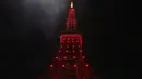 Menara Tokyo tampak dihiasi cahaya berwarna merah dalam rangka menyambut Tahun Baru Imlek di Tokyo, Jepang, pada 24 Januari 2020. Menara Tokyo dihiasi cahaya berwarna merah pada Jumat (24/1) untuk merayakan datangnya Tahun Tikus China yang jatuh pada 25 Januari 2020. (Xinhua/Du Xiaoyi)