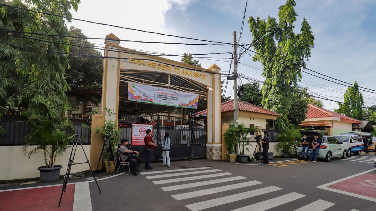 Terapkan PJJ, SMAN 72 Jakarta Terlihat Sepi