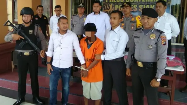 Penculik dan pencabul anak tiri dikawal ketat polisi sebelum dimasukkan sel.