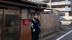 Melalui akun Instagram pribadinya, Junior Roberts diketahui tengah berada di negeri Sakura, Jepang. Bukan untuk berlibur saja, nyatanya keberadaan pria 22 tahun ini di Jepang untuk menjalani syuting terbarunya.(Liputan6.com/IG/@juniorrobertss)