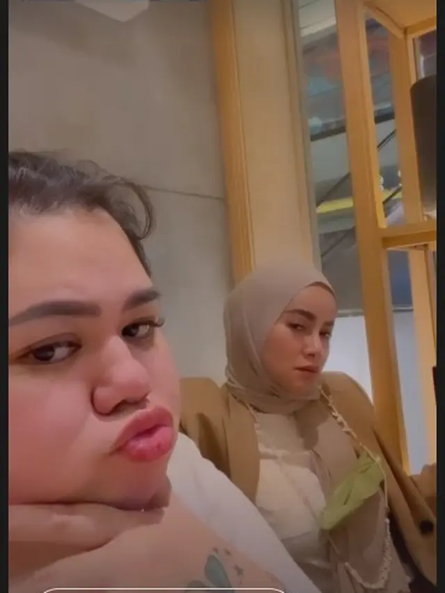 Olla Ramlan membawa Jelita Ramlan untuk bersaksi atas permasalahan rumah tangga yang dihadapi bersama Aufar Hutapea.
