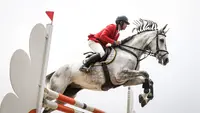 Atlet berkuda tim DNV Equestrian, Nusrtdinov Zayan Fatih beraksi pada nomor Show Jumping 90 cm saat ajang Solidarity Equestrian Challange 2022 yang berlangsung di Jakarta International Equestrian Park, Jakarta Timur, Minggu (30/01/2022). (Bola.com/Bagaskara Lazuardi)