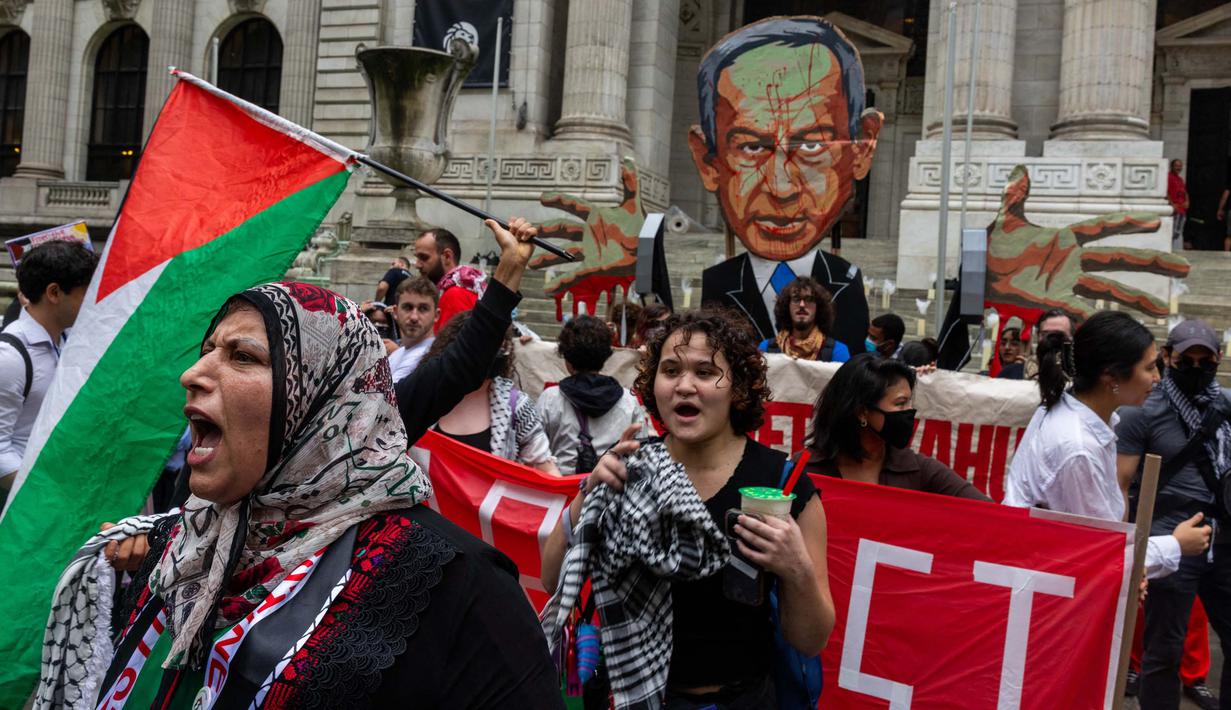 Pernyataan Benjamin Netanyahu diungkap sesaat setelah ia mendarat di New York, Amerika Serikat (AS), untuk menghadiri pertemuan tahunan para pemimpin dunia di Sidang Majelis Umum PBB. (Alex Kent/Getty Images North America/Getty Images via AFP)