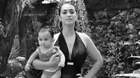 Berpose Telanjang Dada Bareng Anak, Alexandra Gottardo Takut Di-bully?