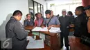 Tokoh Kalijodo Daeng Azis saat mendatangi Kantor Komnas HAM, Jakarta, Senin (15/2). Daeng ke Komnas HAM bermaksud mengadukan rencana relokasi red light district Kalijodo oleh Gubernur DKI Basuki Tjahaja Purnama (Ahok). (Liputan6.com/Faizal Fanani)