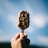 Ilustrasi Es Krim Stik (Photo by Andras Vas on Unsplash)