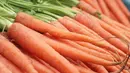 Vitamin A pada wortel membantu kulit bagian mata Anda untuk lebih elastis dan tak lekas keriput. (commons.wikimedia.org)
