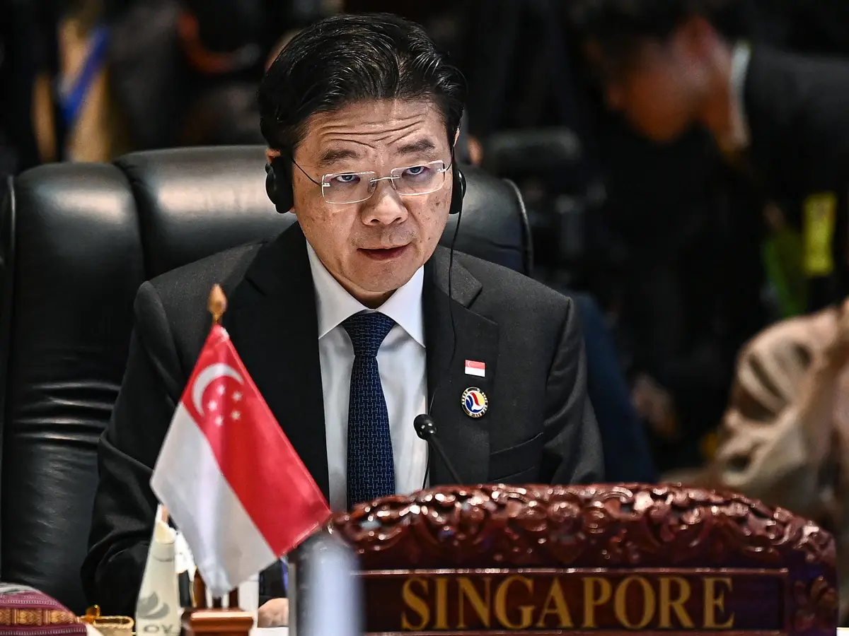 PM Singapura Lawrence Wong Pulang Kampung Naik Pesawat Kelas Ekonomi dari  Laos - Lifestyle Liputan6.com