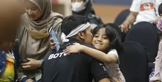 Desta membuat anak-anaknya bangga karena berhasil menjadi juara dalam pertandingan pingpong alias tenis meja melawan Ariel Noah. Desta menang dalam acara bertajuk Meresmilah VDKaTe yang digelar Minggu (5/3/2023). [Foto: KapanLagi.com®/Bayu Herdianto]