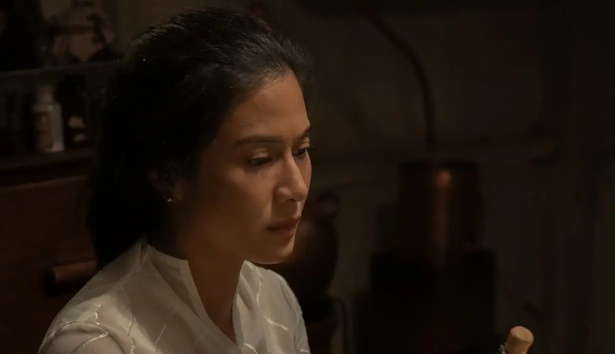 Di antara kebaya-kebaya janggan yang dikenakan Dian Sastro ini, mana yang jadi favoritmu, Sahabat Fimela?[@hagaipakan]