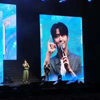 Kim Seon Ho di acara fanmeeting yang digelar, Sabtu (27/7/2024). [Foto: Lanny Kusuma/Fimela]