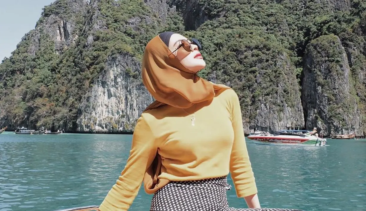Pelantun lagu "Gerakan Badanmu" ini cukup aktif di media sosial. Ia kerap membagikan kegiatannya termasuk saat liburan di berbagai tempat menarik. (Liputan6.com/IG/@idp91)