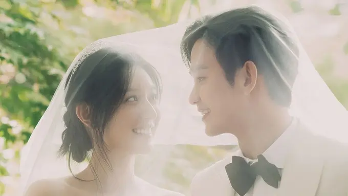 Kim Ji Won Dibalut Gaun Putih di Drama Queen of Tears sebagai Hong Hae In