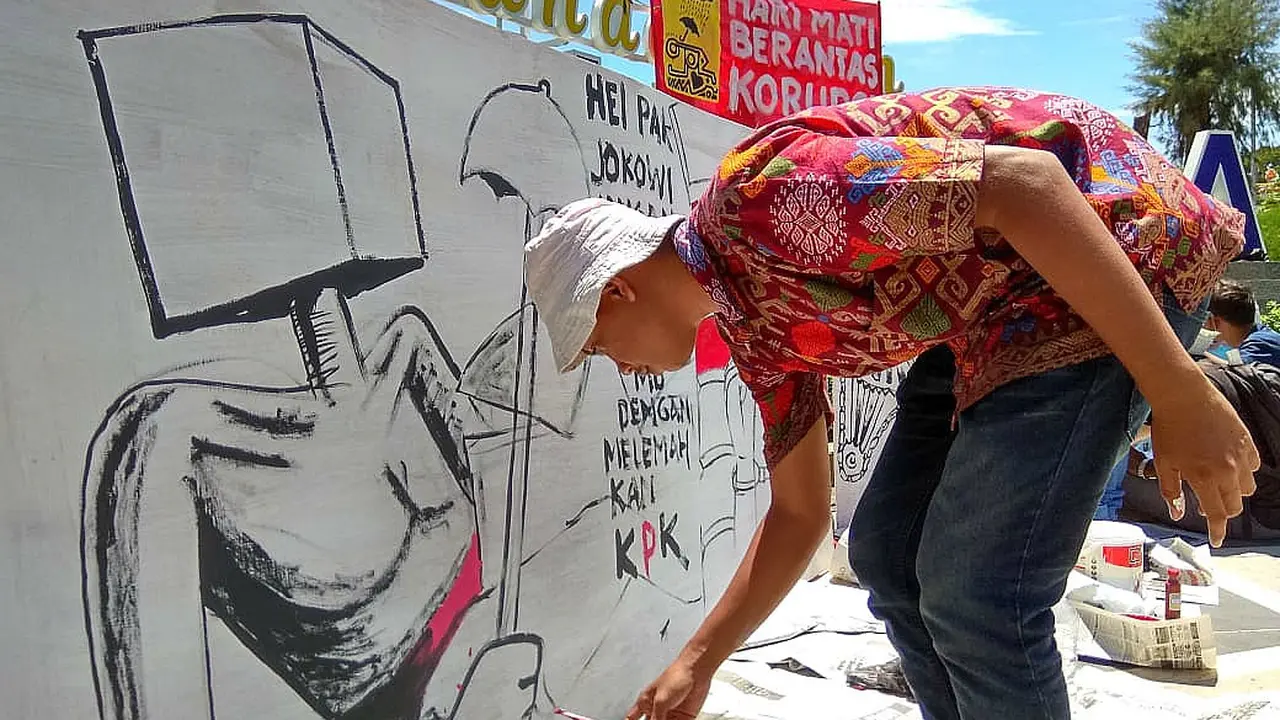 Unek-unek para seniman mural yang tergabung dalam Komunitas Tikar Pandan tumpah ruah di atas tripleks yang disandarkan di tembok Taman Bustanulsalatin (Liputan6.com/Ist)