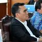 Dua saksi ahli, Jamin Ginting dan Bastian Lubis dihadirkan tim kuasa hukum KPK dalam sidang praperadilan mantan Wali Kota Makassar Ilham Arief Sirajudin, di PN Jakarta Selatan, Senin (6/7/2015). (Liputan6.com/Yoppy Renato)